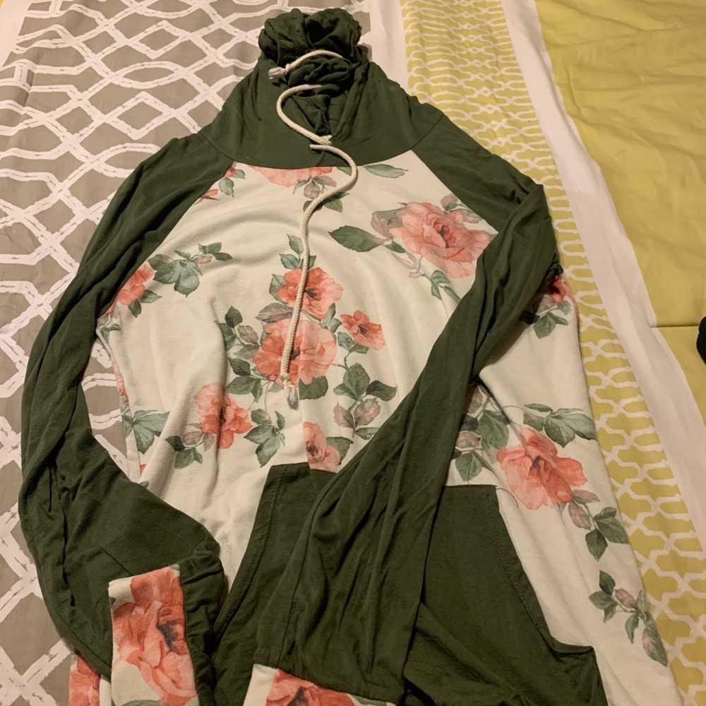 Like new long sleeved hooded tee